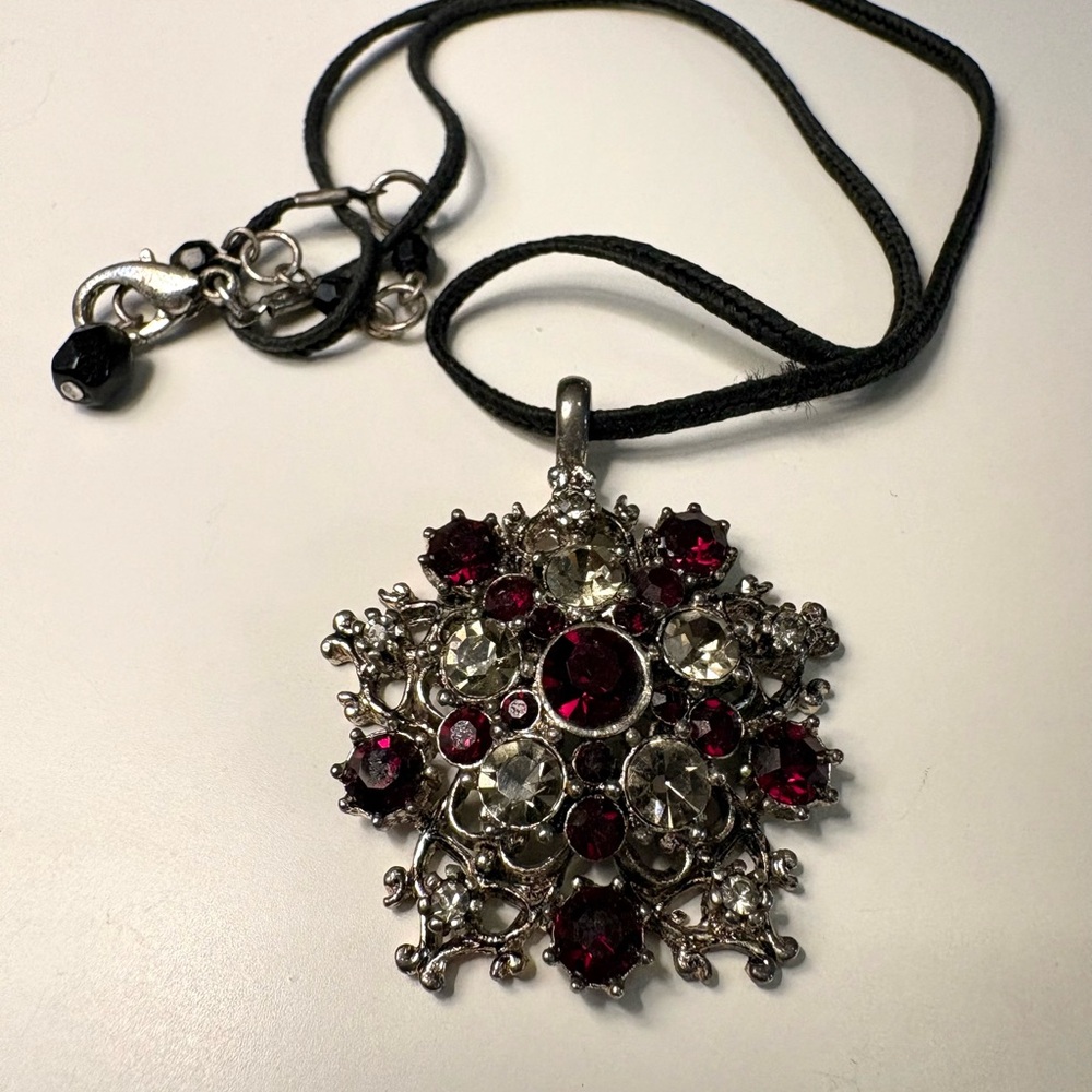 Vintage Style Red & Clear Rhinestone Snowflake Pendant Necklace - Picture 3 of 4